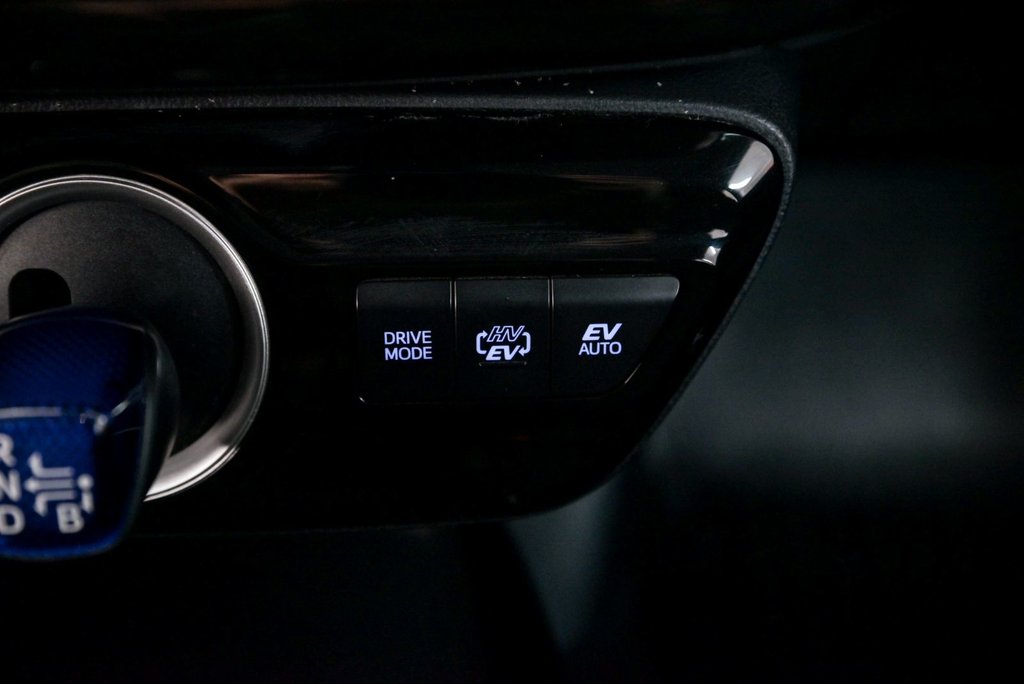 2020 Toyota Prius Prime in Brossard, Quebec - 19 - w1024h768px