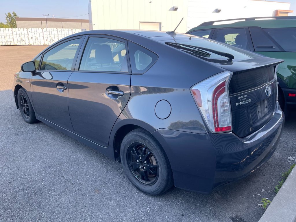 2015 Toyota Prius in Brossard, Quebec - 5 - w1024h768px