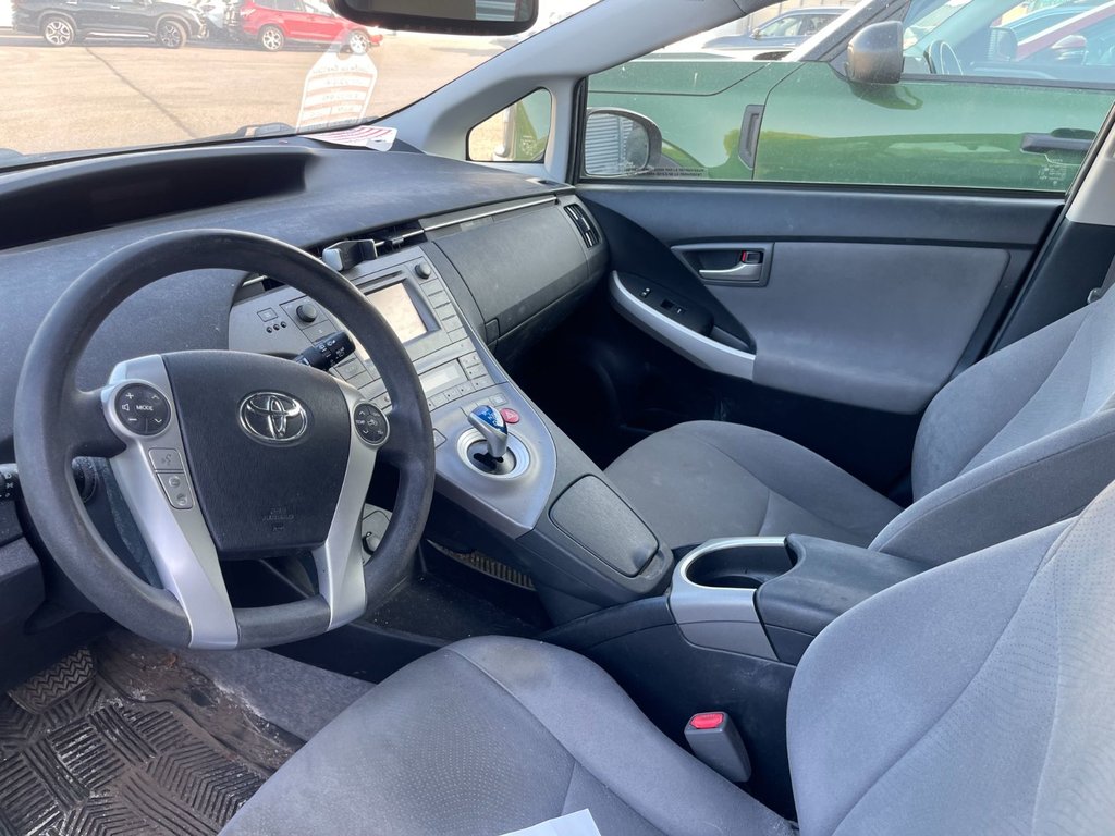 2015 Toyota Prius in Brossard, Quebec - 7 - w1024h768px