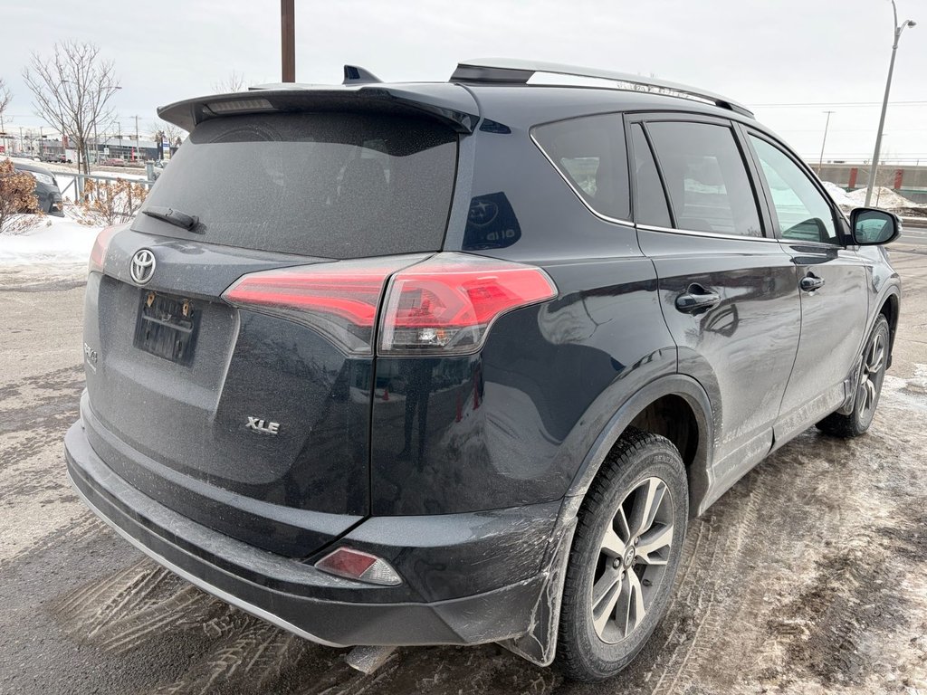 2018 Toyota RAV4 XLE in Brossard, Quebec - 8 - w1024h768px