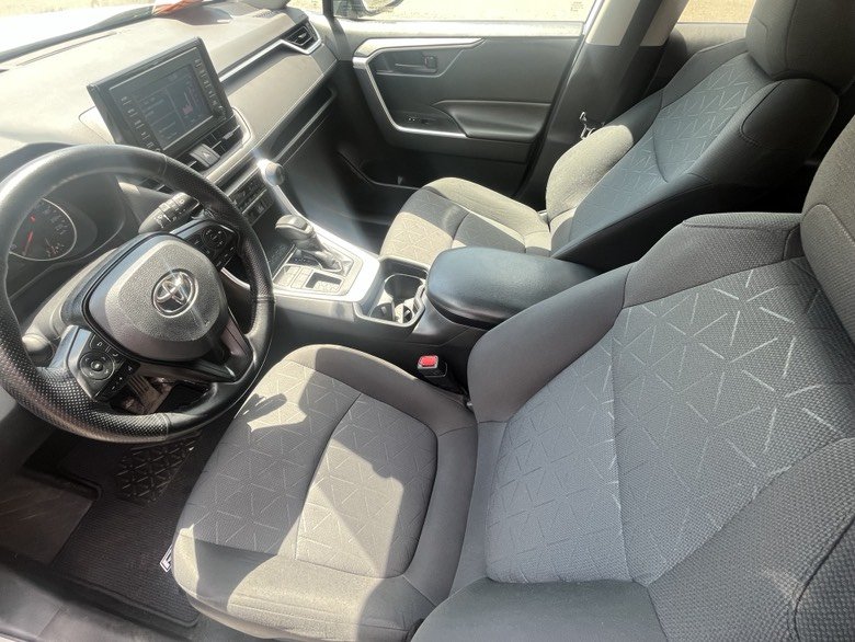 2019 Toyota RAV4 LE in Brossard, Quebec - 9 - w1024h768px