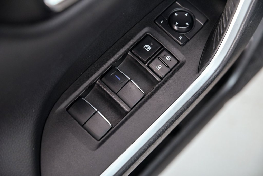 2021 Toyota RAV4 Hybrid Limited in Brossard, Quebec - 9 - w1024h768px