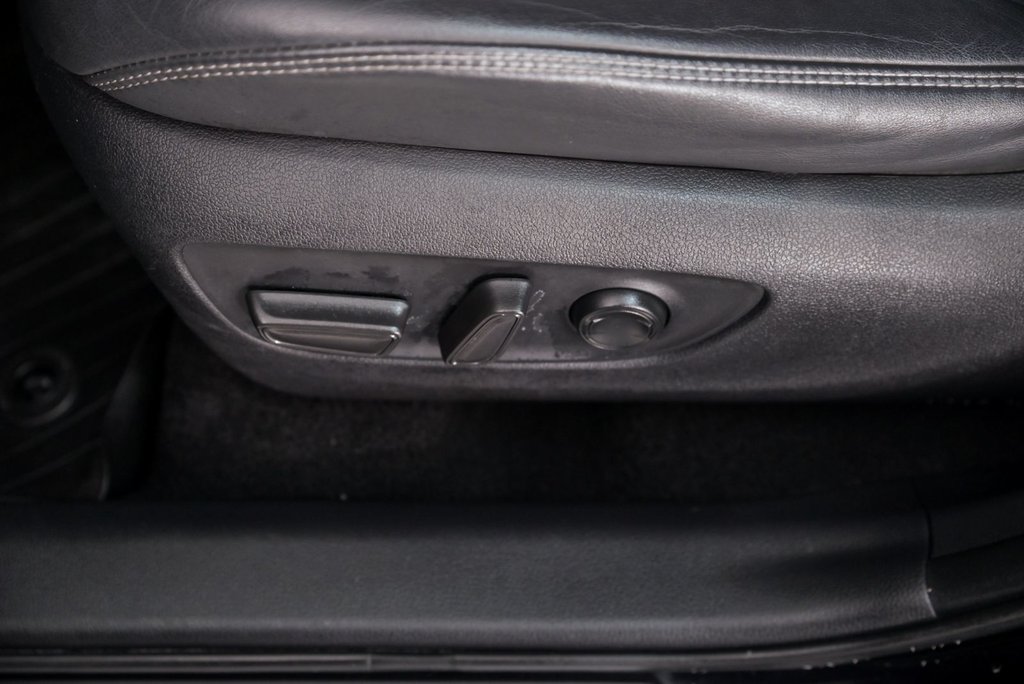 2021 Toyota RAV4 Hybrid Limited in Brossard, Quebec - 11 - w1024h768px