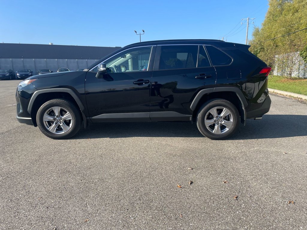 Toyota RAV4 XLE 2022 à Brossard, Québec - 2 - w1024h768px