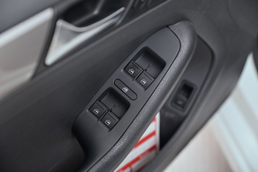 2016 Volkswagen Jetta Sedan in Brossard, Quebec - 9 - w1024h768px