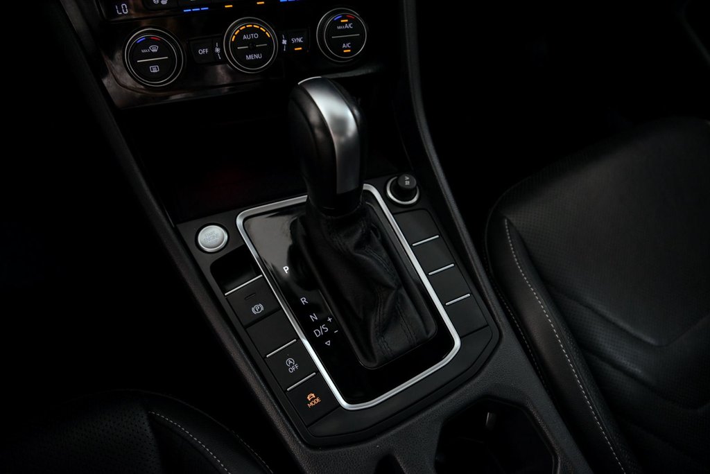2020 Volkswagen Jetta Execline in Brossard, Quebec - 22 - w1024h768px
