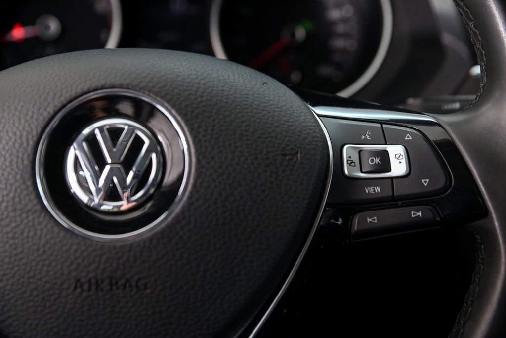 2020 Volkswagen Tiguan in Brossard, Quebec - 14 - w1024h768px