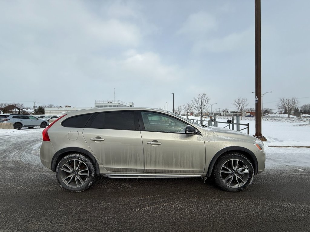 2018 Volvo V60 Cross Country T5 Premier in Brossard, Quebec - 3 - w1024h768px