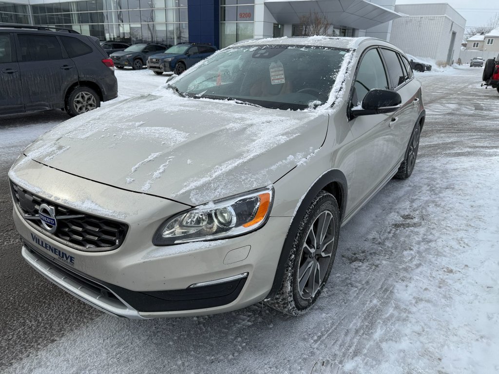 2018 Volvo V60 Cross Country T5 Premier in Brossard, Quebec - 2 - w1024h768px