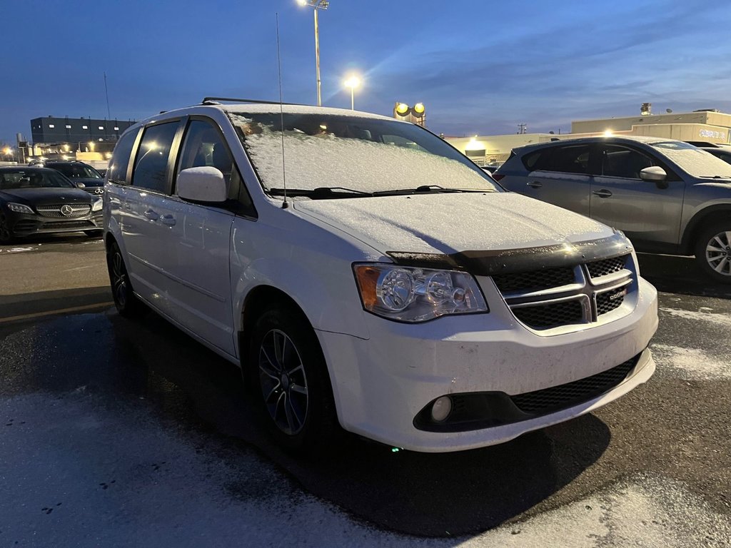 2017 Dodge Grand Caravan SXT Premium Plus in Laval, Quebec - 5 - w1024h768px