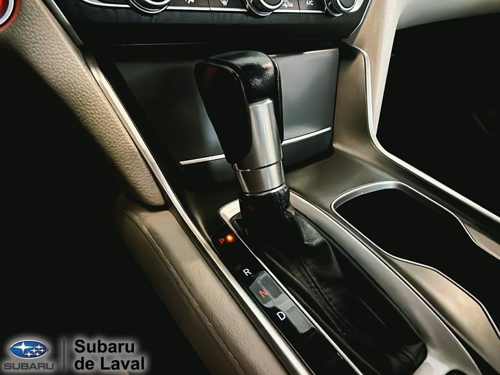 2019 Honda Accord Sedan Touring in Laval, Quebec - 16 - w1024h768px