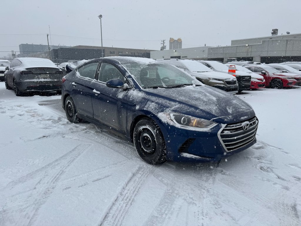 2017 Hyundai Elantra LE in Laval, Quebec - 5 - w1024h768px