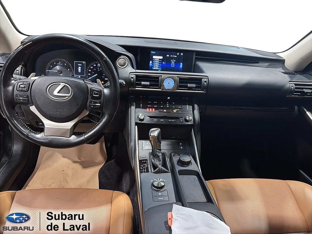 2017 Lexus IS 300 in Laval, Quebec - 17 - w1024h768px