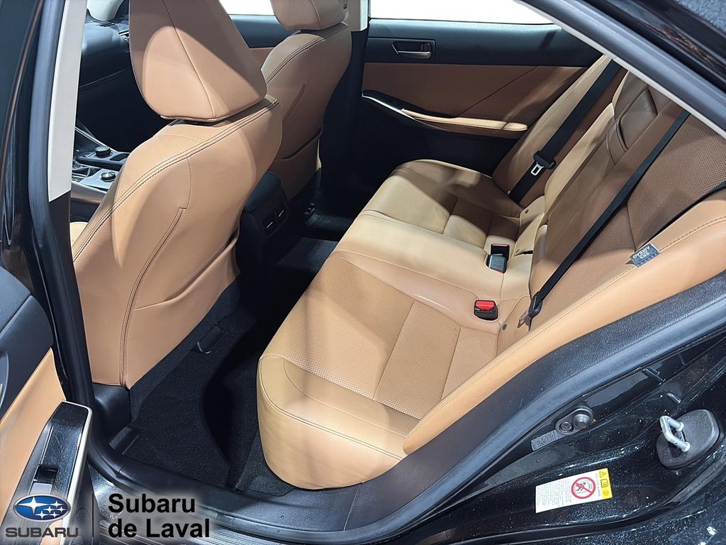 2017 Lexus IS 300 in Laval, Quebec - 13 - w1024h768px