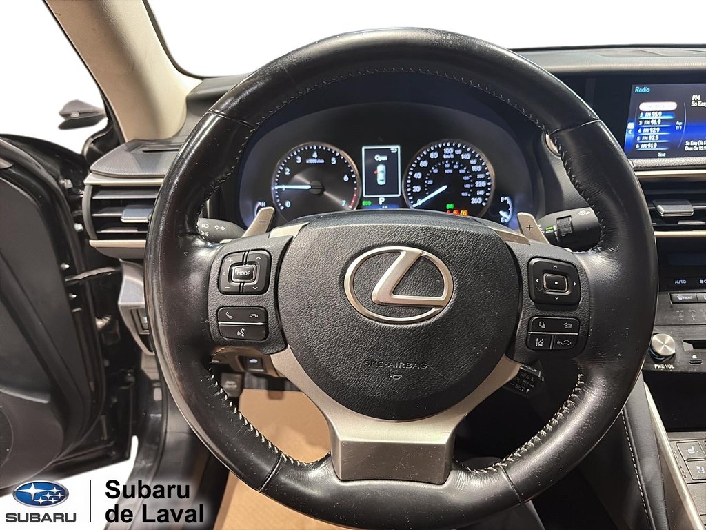 2017 Lexus IS 300 in Laval, Quebec - 21 - w1024h768px