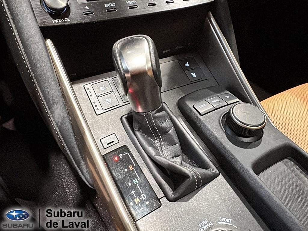 2017 Lexus IS 300 in Laval, Quebec - 20 - w1024h768px