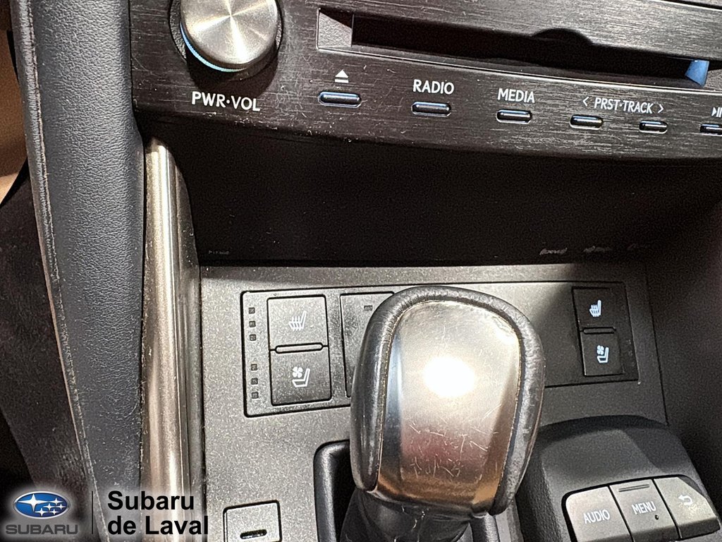 2017 Lexus IS 300 in Laval, Quebec - 15 - w1024h768px
