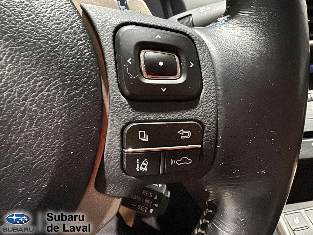 2017 Lexus IS 300 in Laval, Quebec - 23 - w1024h768px