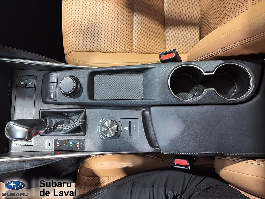 2017 Lexus IS 300 in Laval, Quebec - 18 - w1024h768px