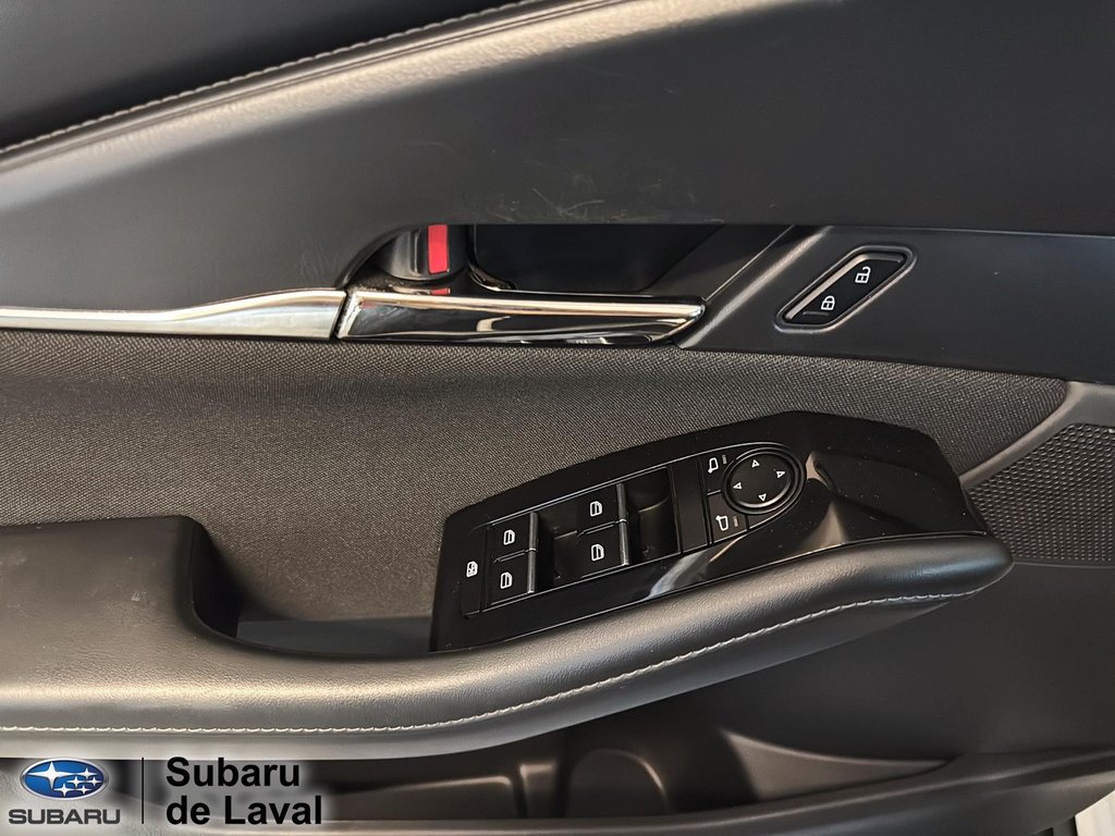 Mazda CX-30 GS 2023 à Laval, Québec - 9 - w1024h768px