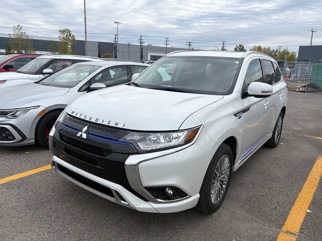 2022 Mitsubishi Outlander PHEV in Terrebonne, Quebec - 1 - w1024h768px