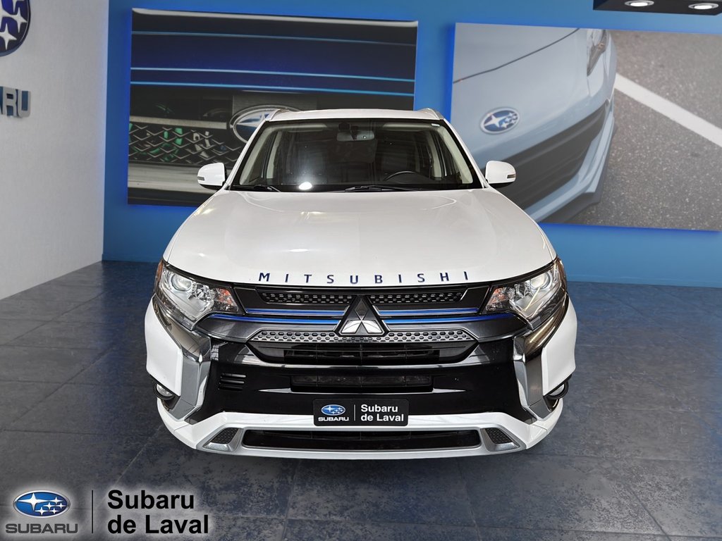 Mitsubishi Outlander PHEV  2022 à Laval, Québec - 2 - w1024h768px