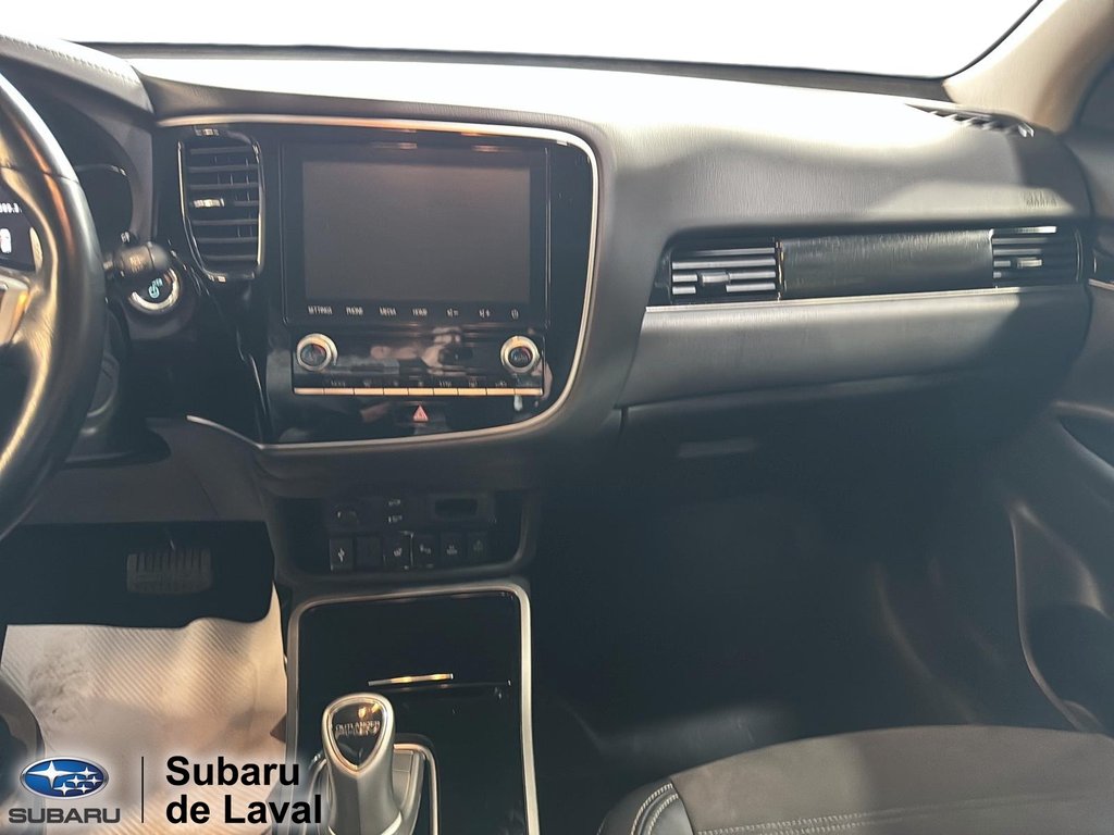 Mitsubishi Outlander PHEV  2022 à Laval, Québec - 16 - w1024h768px