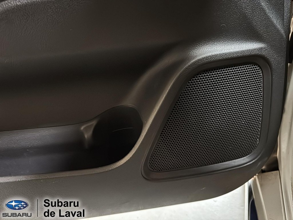 Mitsubishi Outlander PHEV  2022 à Laval, Québec - 12 - w1024h768px