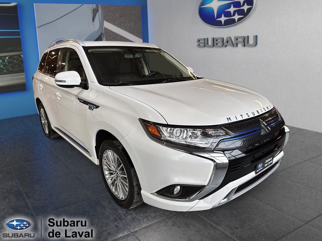 Mitsubishi Outlander PHEV  2022 à Laval, Québec - 3 - w1024h768px