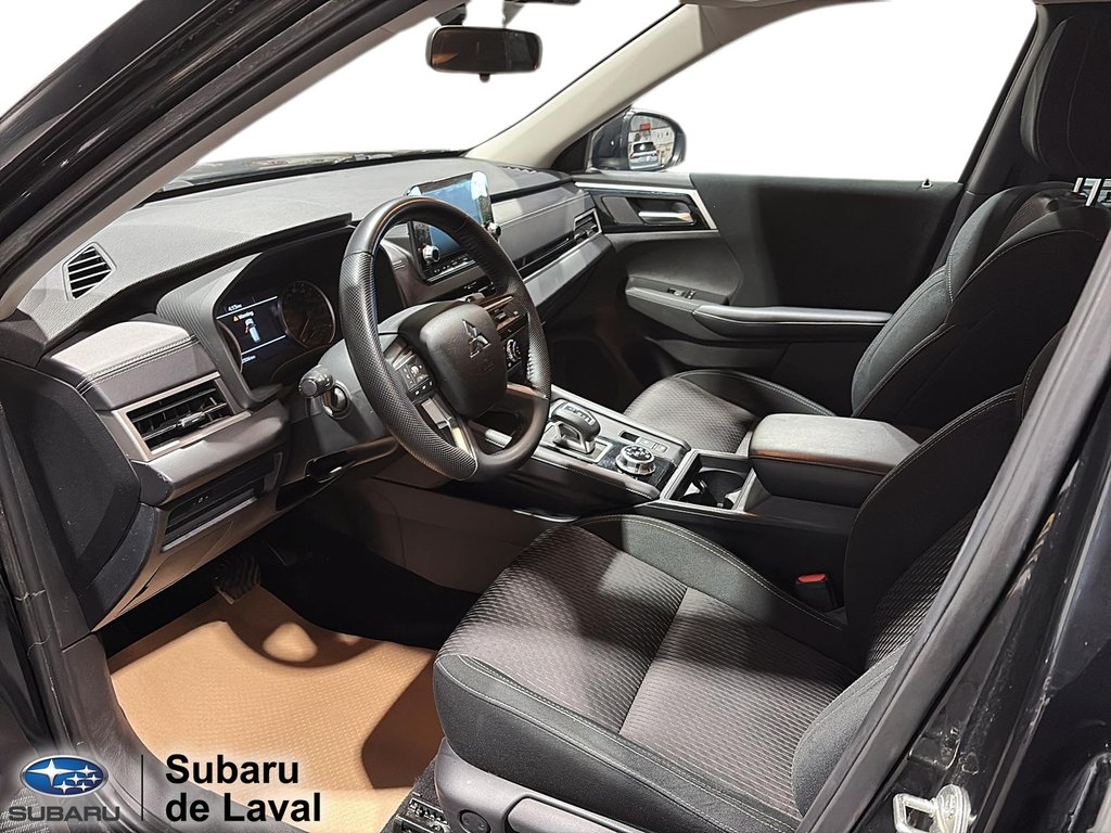 2023 Mitsubishi Outlander ES in Laval, Quebec - 10 - w1024h768px