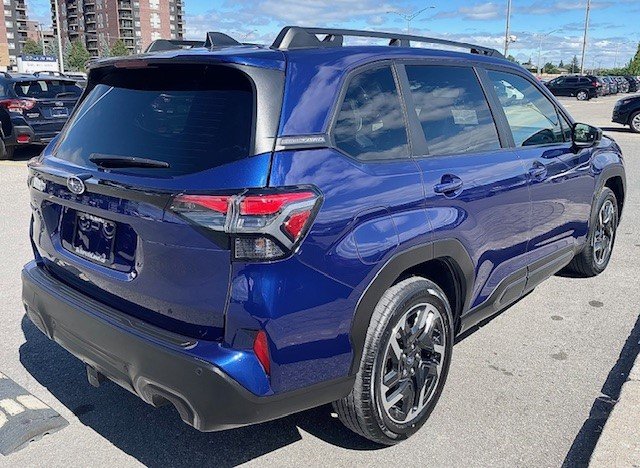 Subaru Forester Limited 2025 à Laval, Québec - 10 - w1024h768px