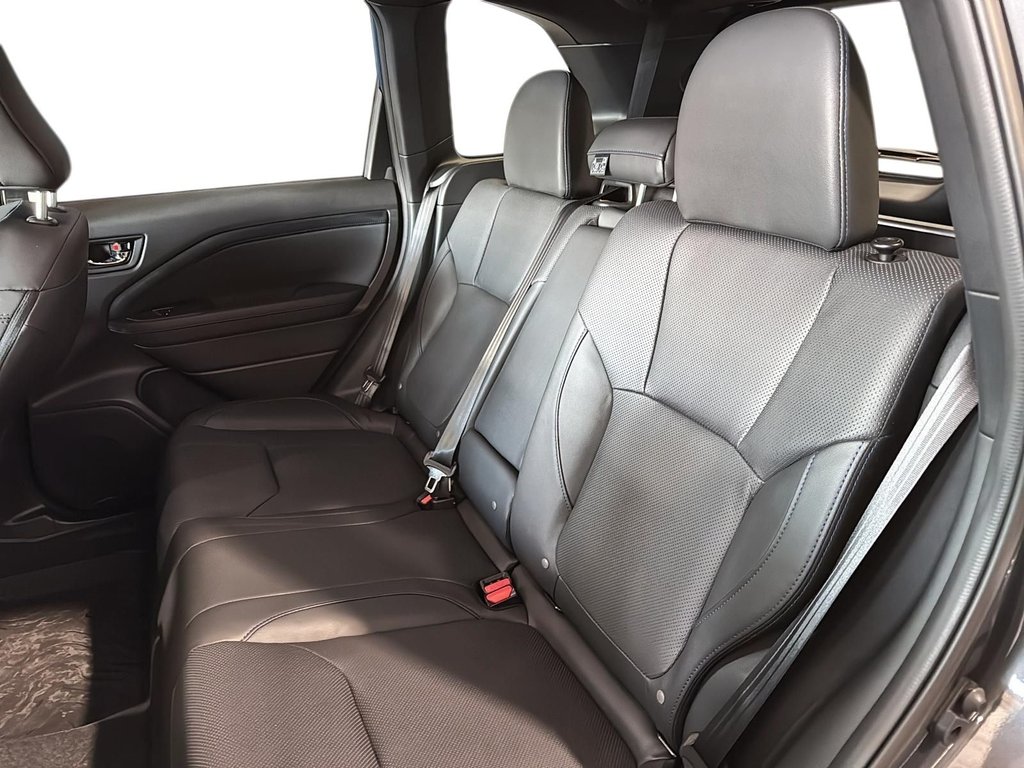 2025 Subaru Forester Limited in Laval, Quebec - 7 - w1024h768px