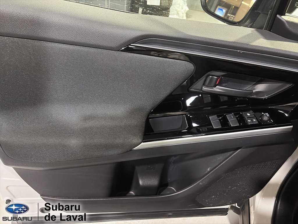 2023 Subaru Solterra Base in Laval, Quebec - 11 - w1024h768px