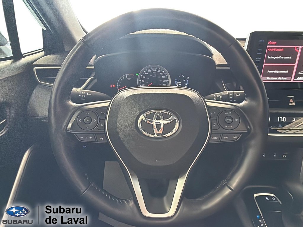 2022 Toyota Corolla Cross LE in Laval, Quebec - 15 - w1024h768px