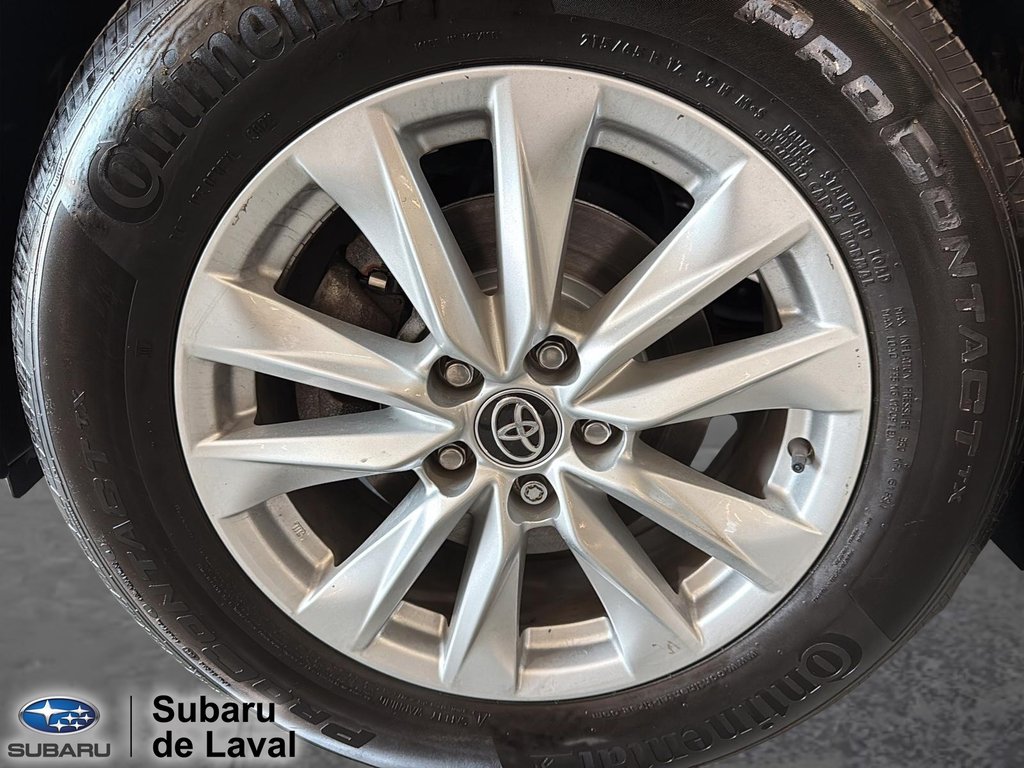 2022 Toyota Corolla Cross LE in Laval, Quebec - 6 - w1024h768px