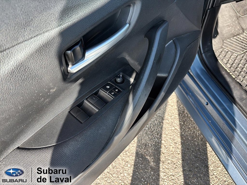 2021 Toyota Corolla LE in Laval, Quebec - 11 - w1024h768px