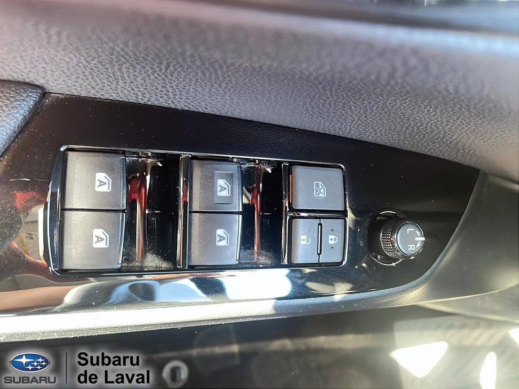 2018 Toyota Prius in Laval, Quebec - 11 - w1024h768px