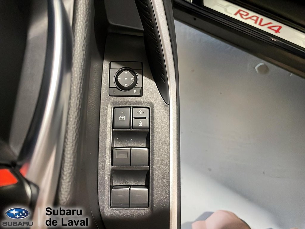 Toyota RAV4 PLUG-IN HYBRID XSE 2025 à Laval, Québec - 11 - w1024h768px