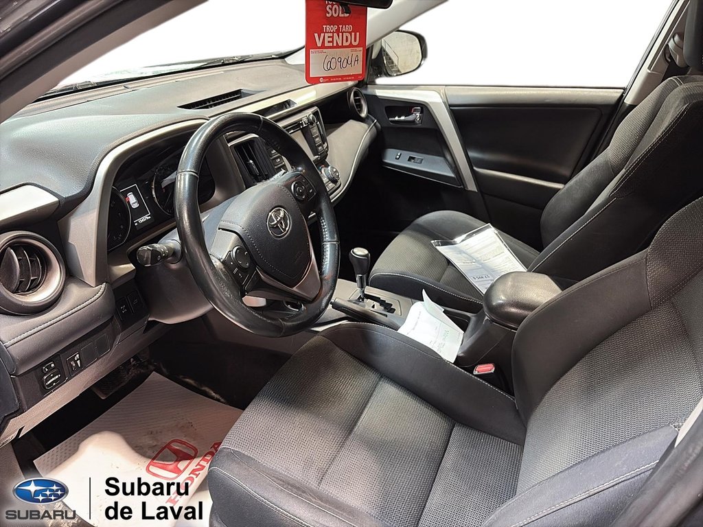 Toyota RAV4 XLE 2016 à Laval, Québec - 10 - w1024h768px