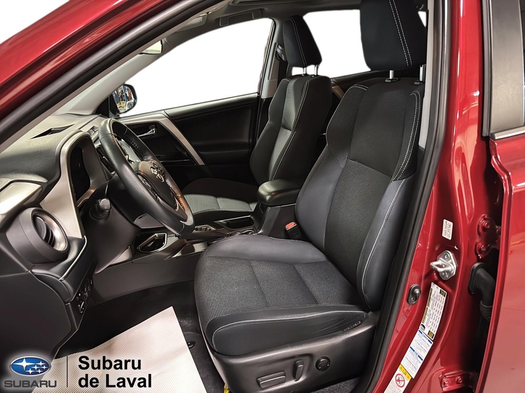 2018 Toyota RAV4 XLE in Terrebonne, Quebec - 10 - w1024h768px