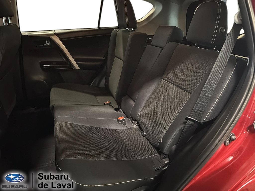 2018 Toyota RAV4 XLE in Terrebonne, Quebec - 13 - w1024h768px