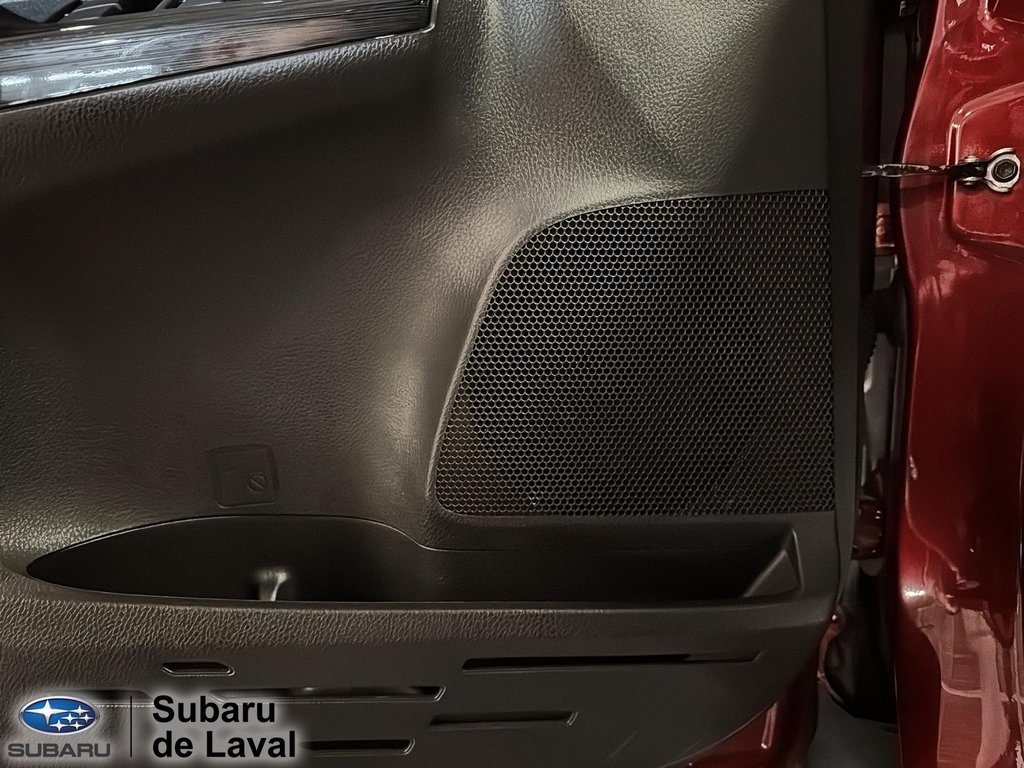 2018 Toyota RAV4 XLE in Terrebonne, Quebec - 12 - w1024h768px