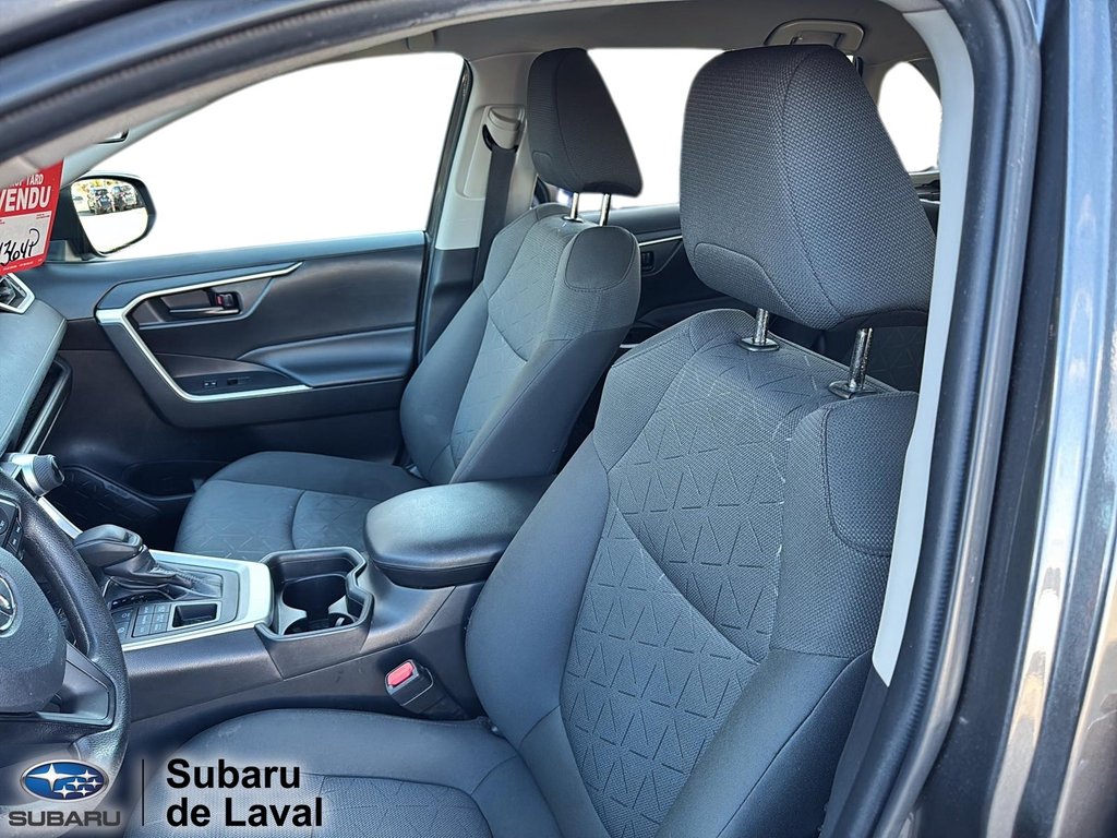2021 Toyota RAV4 LE in Terrebonne, Quebec - 10 - w1024h768px