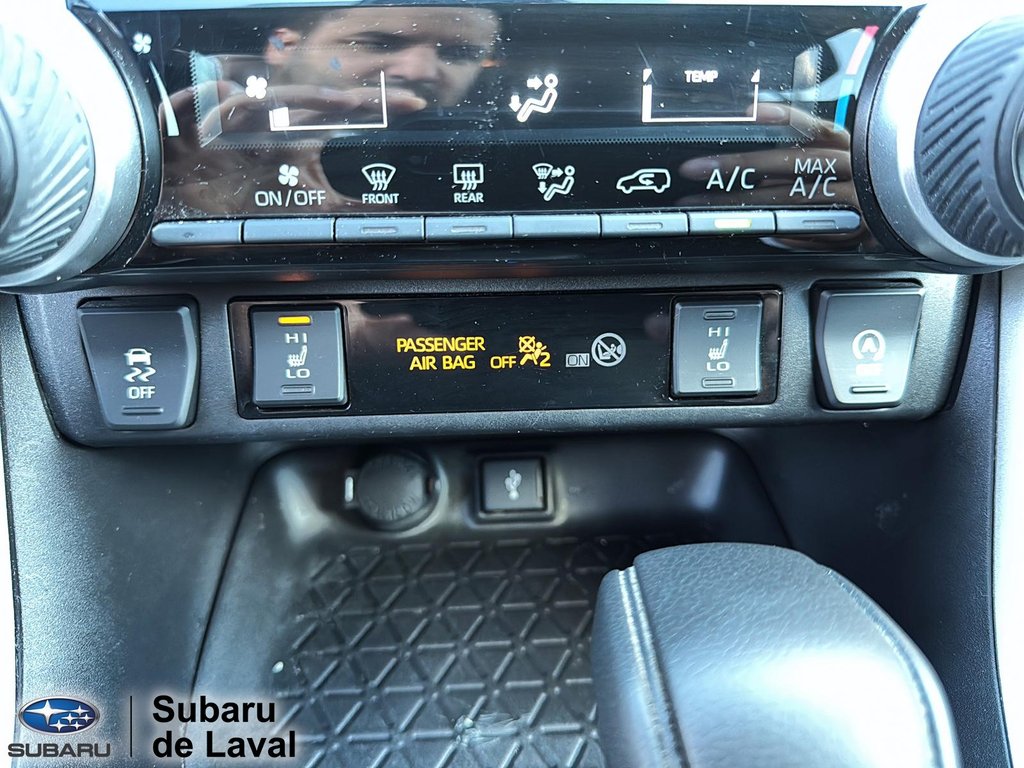 2021 Toyota RAV4 LE in Terrebonne, Quebec - 14 - w1024h768px