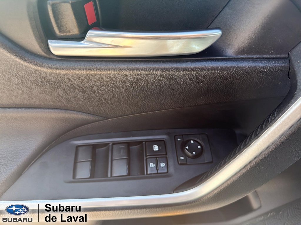 Toyota RAV4 XLE 2021 à Laval, Québec - 11 - w1024h768px