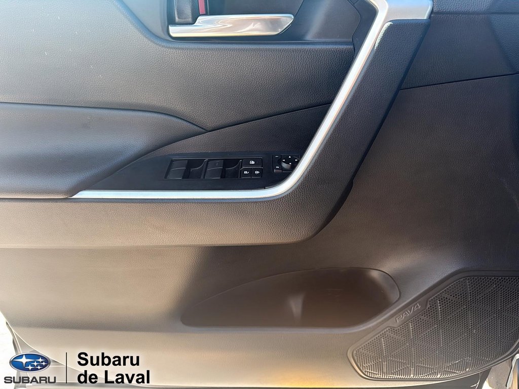 Toyota RAV4 XLE 2021 à Laval, Québec - 12 - w1024h768px