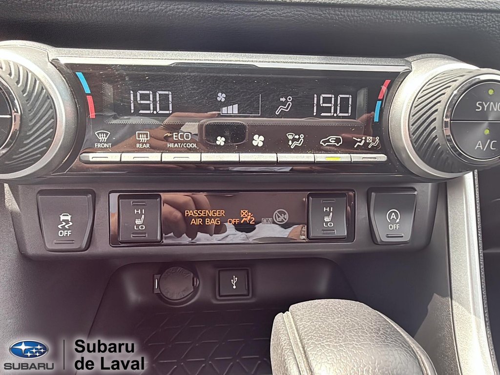 2021 Toyota RAV4 XLE in Laval, Quebec - 11 - w1024h768px
