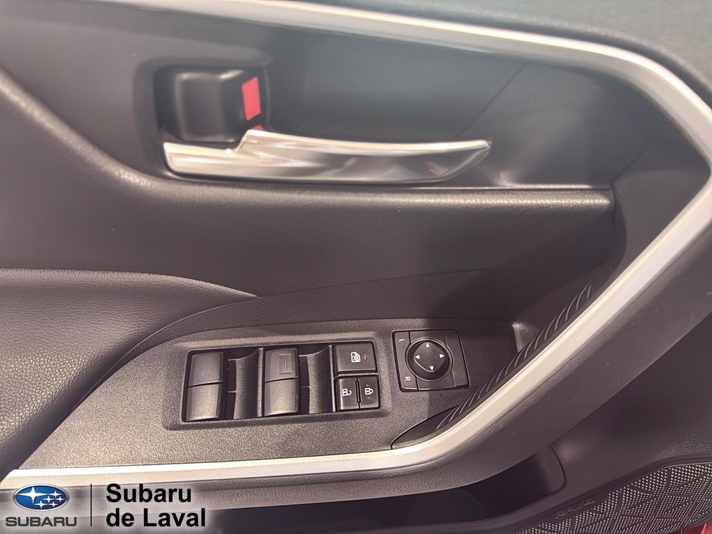 2021 Toyota RAV4 XLE in Laval, Quebec - 9 - w1024h768px