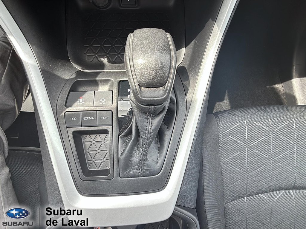 2021 Toyota RAV4 XLE in Laval, Quebec - 16 - w1024h768px