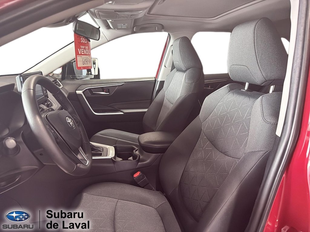 2021 Toyota RAV4 XLE in Laval, Quebec - 8 - w1024h768px